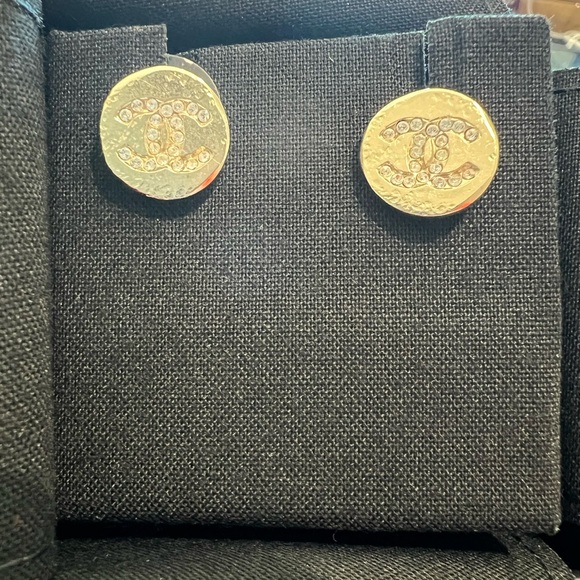 Chanel 19A Papyrus CC Disc Stud Earrings - Picture 2 of 9